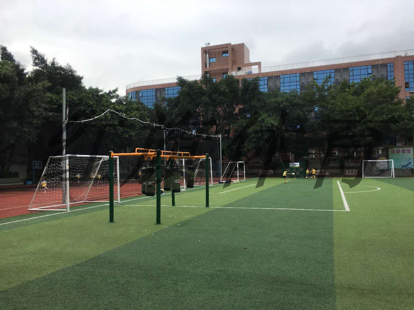 足球訓練器材在學校的應用