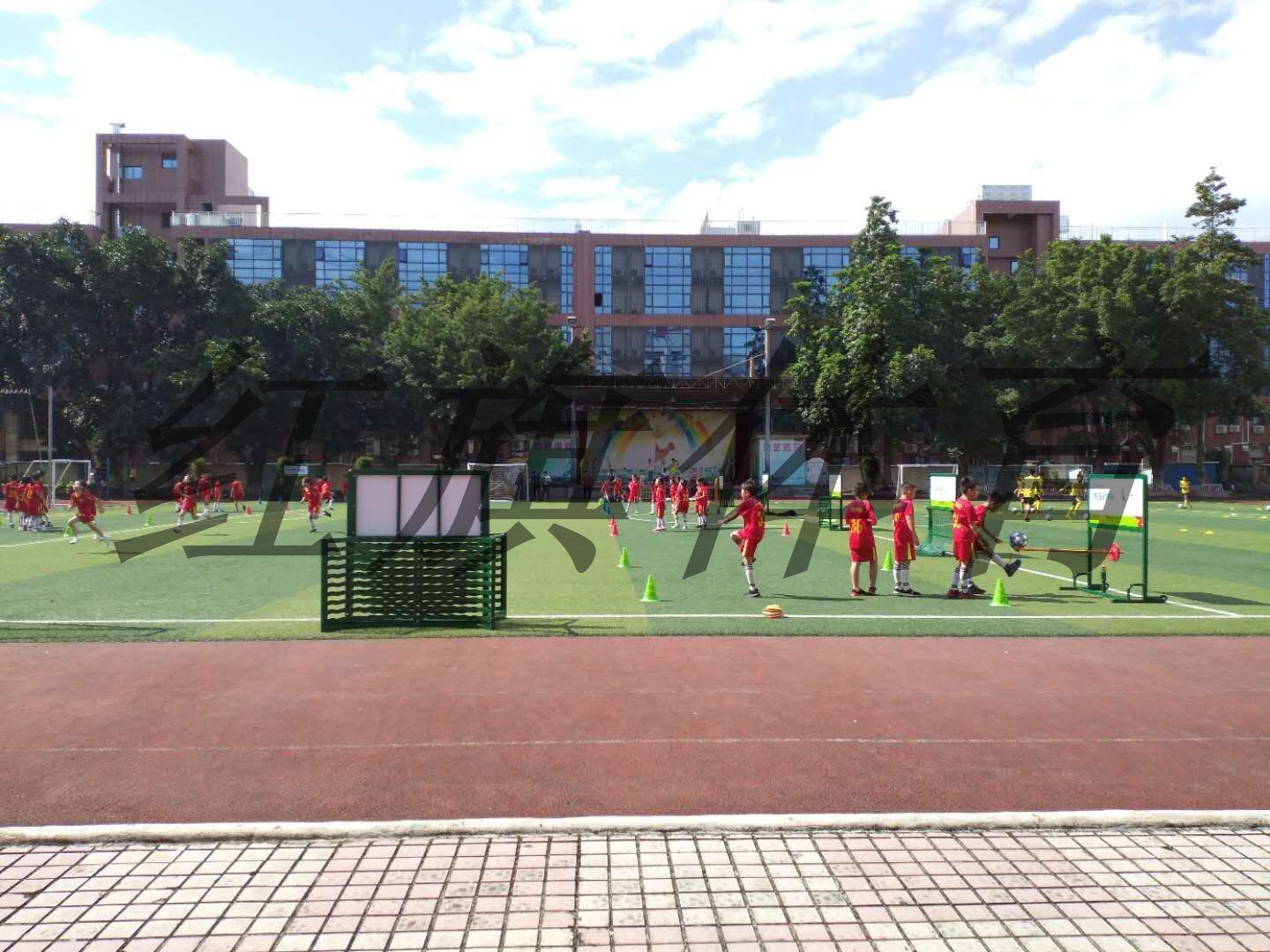 足球訓練器材在學校的應用