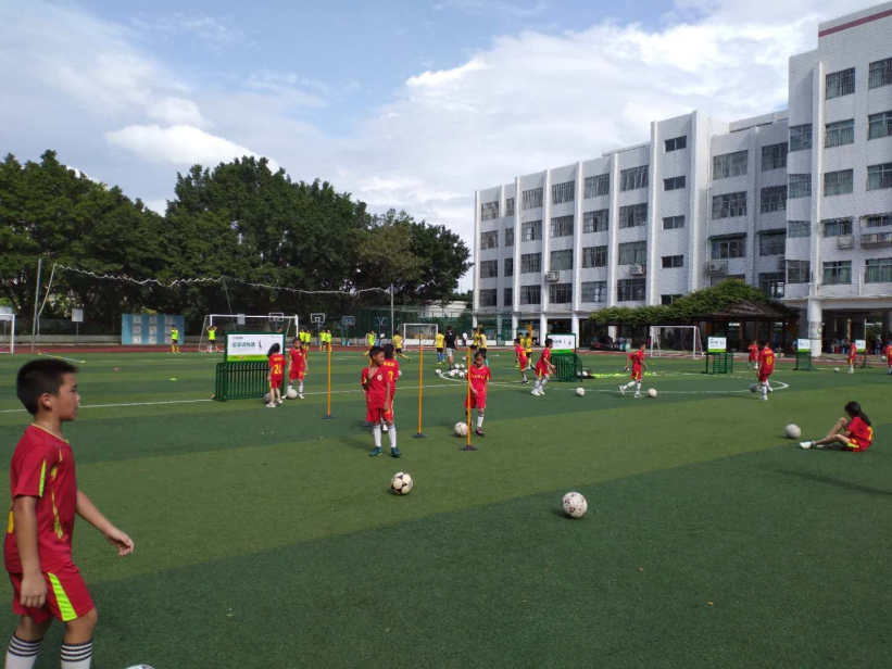 4萬(wàn)億的校園足球市場(chǎng)您知道嗎？ 27000所校園足球