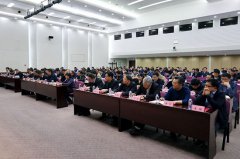 校園足球訓(xùn)練教學(xué)介紹了會(huì)議的情況