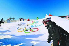 校園足球訓(xùn)練教學(xué)這里面具有巨大的商業(yè)利益