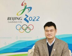 校園足球訓(xùn)練教學(xué)有些人則是幫助候選城市站腳助威的申奧形象大使