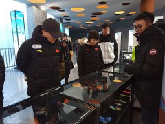 在社會各界引帶球運(yùn)球訓(xùn)練器起了巨大反響