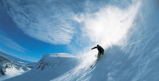 尤其對滑降場地坡度、拐彎處山體帶球運球訓練器走向、賽道路線、終點區(qū)等進