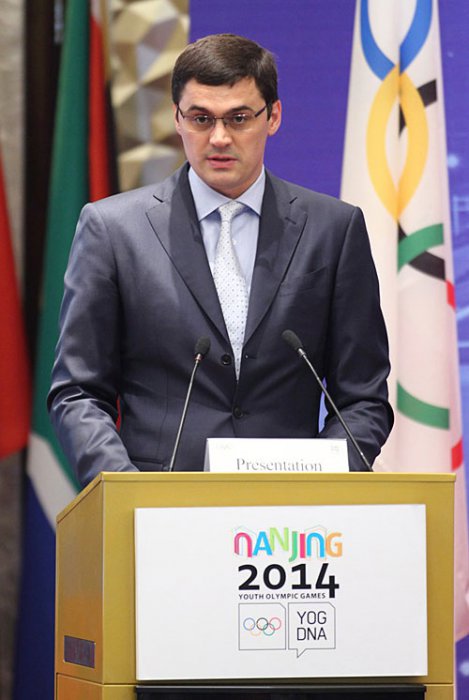 鼓舞和激勵(lì)更多的校園足球訓(xùn)練教學(xué)青少年參加南京青奧會(huì)