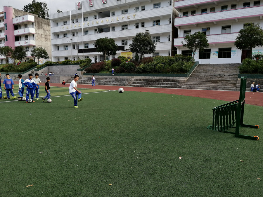 廣東紅旗體育有限公司為景陽小學(xué)獻愛心