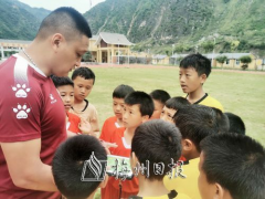 “踢波”踢到2000公里外？來(lái)聽聽梅州足球扎根云