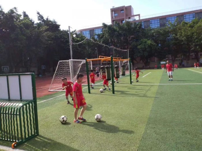 教育部：?為校園足球?qū)ｉT開(kāi)辟了一個(gè)小初高到